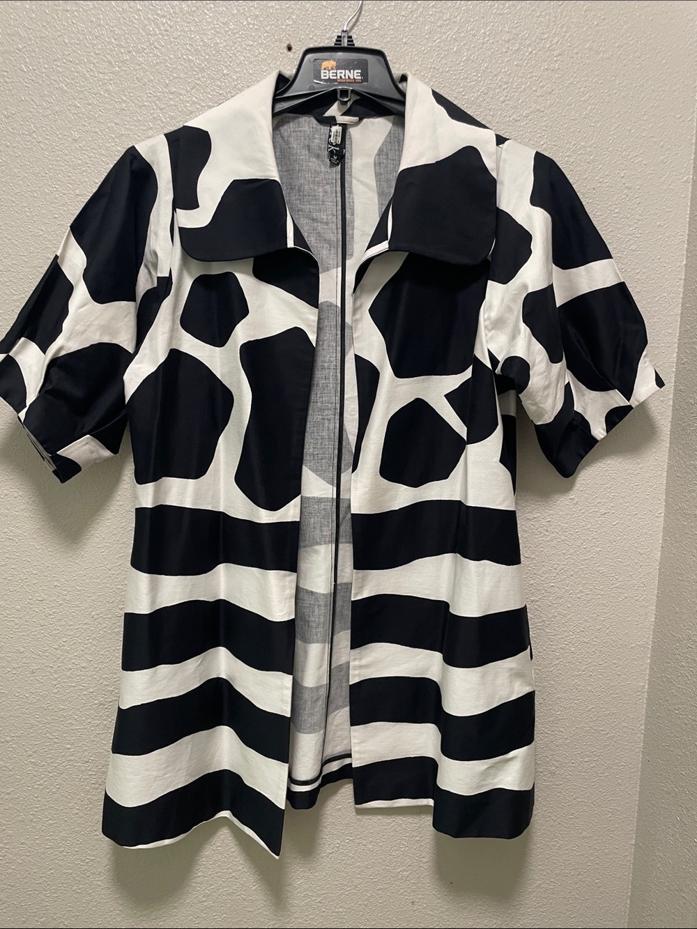 berek Black and White Printed Short Sleeve Jacket